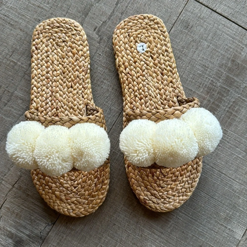 Boho Natural Straw & Ivory Pom Pom Slide Sandals Size Large NWT